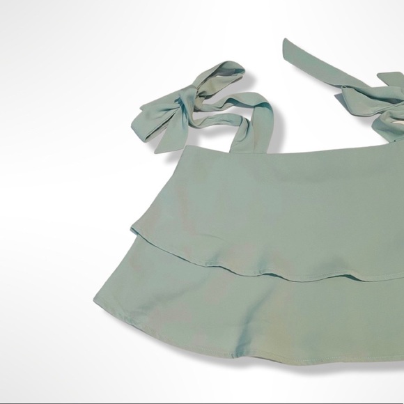 Superdown Helene Tie Strap Cropped Top Size Medium - Layered- Revolve - Summer - Picture 3 of 5